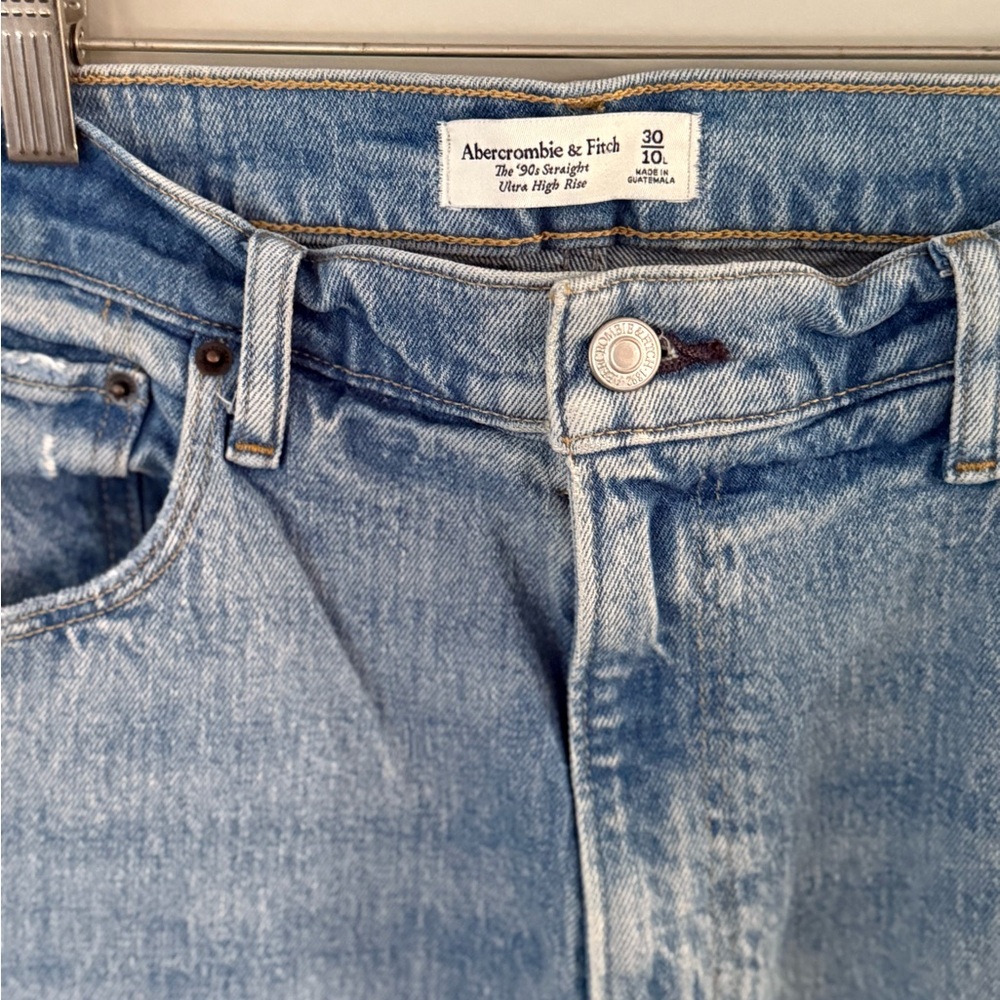 Abercrombie & Fitch 90s Ultra High Rise
Straight Jeans - 30L - Picture 2 of 6